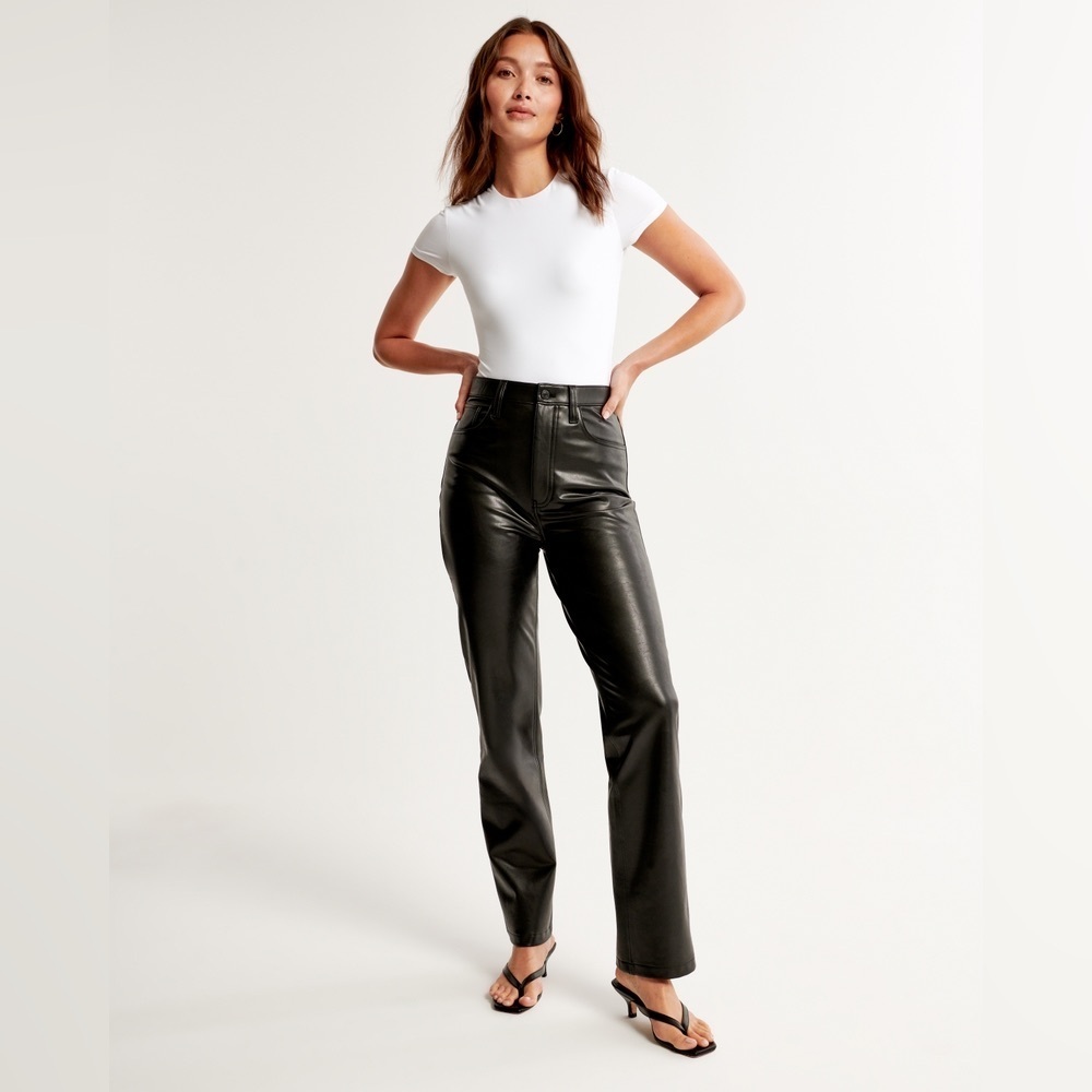 Abercrombie & Fitch Vegan Leather 90s Straight Ultra High Rise Pant | Size 2
